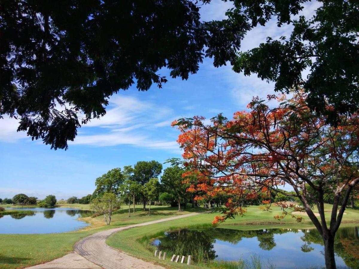 Uniland Golf & Resort Nakhon Pathom Exterior foto