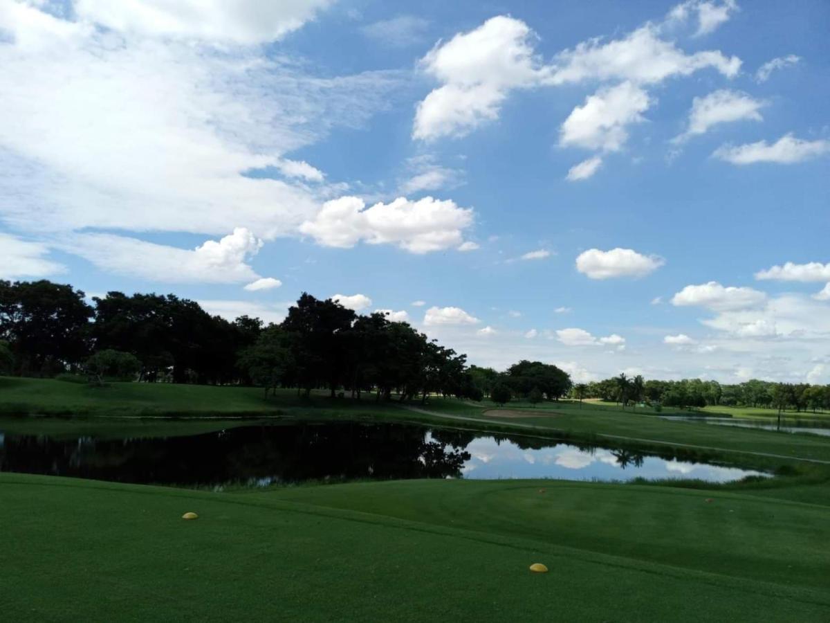 Uniland Golf & Resort Nakhon Pathom Exterior foto