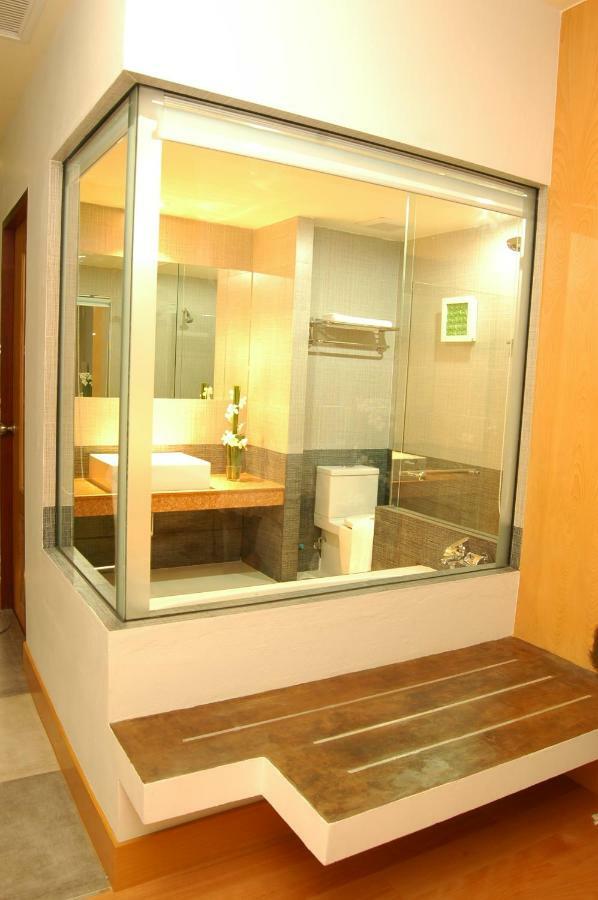 Uniland Golf & Resort Nakhon Pathom Exterior foto